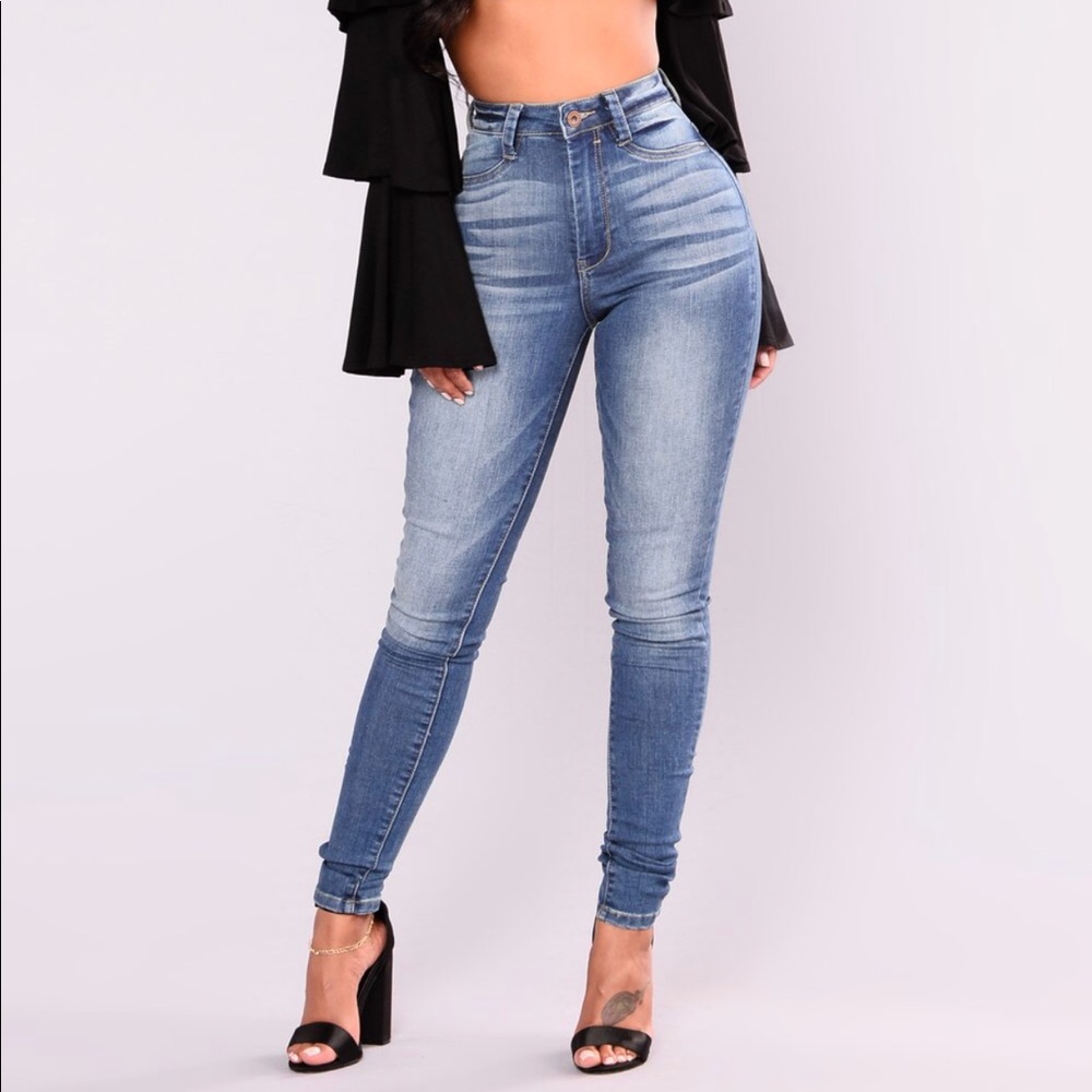 NWT🕺🏾Light Washed Fashion Nova Jeans